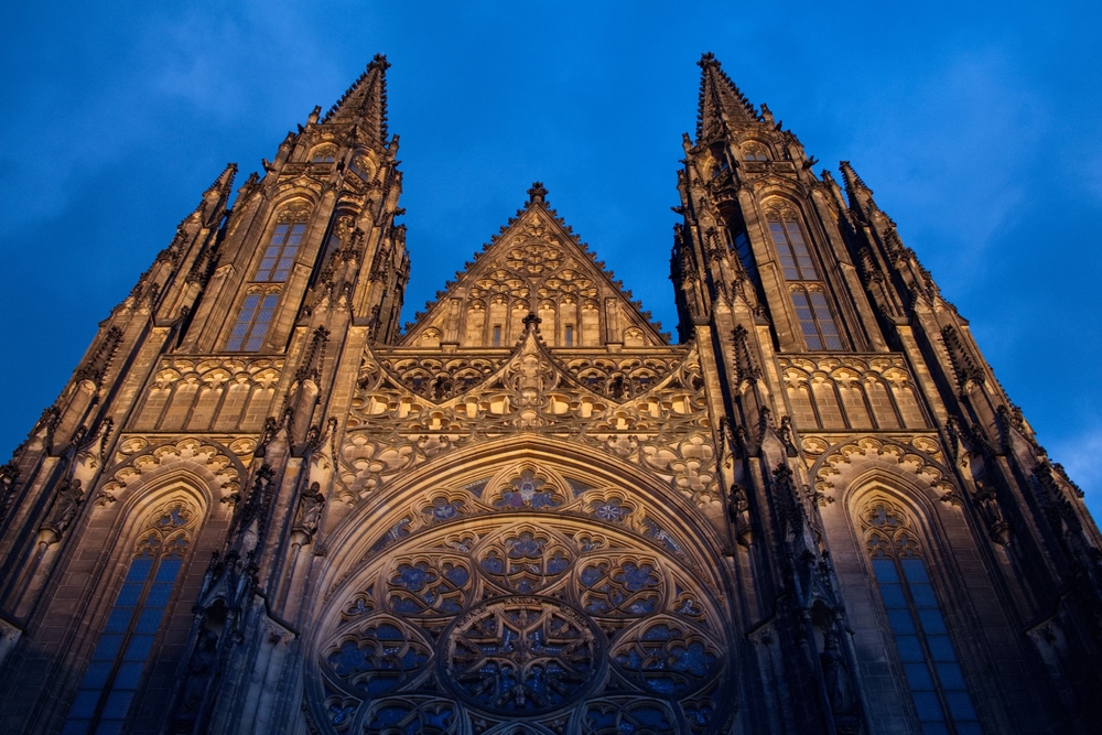 A,Dramatic,Upward,Shot,Of,St.,Vitus,Cathedral,In,Prague,