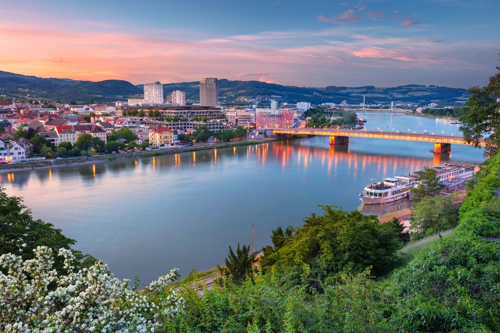 Linz,,Austria.,Aerial,Cityscape,Image,Of,Riverside,Linz,,Austria,During